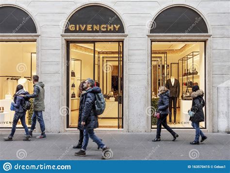 foto di givenchy roma